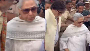 Jaya Bachchan Annoyingly Gave A Death Stare To Paps, Amitabh Bachchan Holds Her Tightly In The Crowd