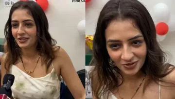 Chandrika Dixit Is Back To Selling Vada Pavs After Short 'BB OTT' Stint, Distributes Gifts For Fans