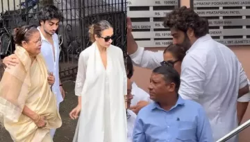 Arjun Kapoor Takes Care Of Malaika Arora After Her Dad's Last Rites, Amrita Arora Cries Inconsolably