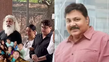 Grieving Rupali Ganguly Along With 'Sarabhai' Team Sing Title Track Of Show At Satish Shah's Funeral