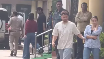 Kareena Kapoor And Soha Ali Khan Look Devastated After Saif Ali Khan's Surgery, He's Admitted In ICU