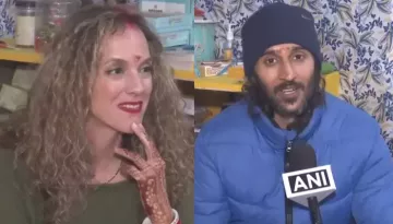 Maha Kumbh 2025: Greek Woman Marries Indian Man In Vedic Wedding, Netizens React, 'Don't Leave Her'