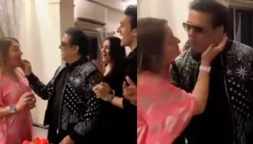 Sunita Ahuja Shares A Lip Kiss With Govinda Leaving Grown Children, Tina-Yash Uncomfortable