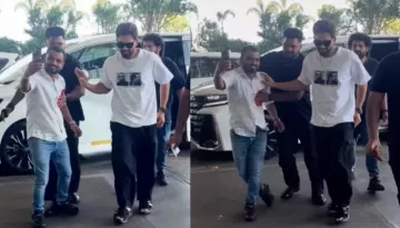 Allu Arjun Receives Heat Online For Denying Fan's Selfie Request, 'Takes 5 Seconds For A Picture'