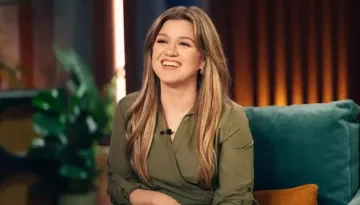 Kelly Clarkson Slams Brooklyn Store As Salesperson Thought She Wouldn't Be Able To Afford It 'Idiot'