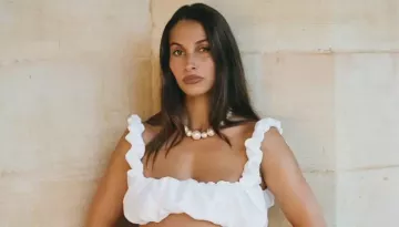 Pregnant Influencer Reveals Flight Attendant Rudely Refused To Help 'Lift Her Bag' Despite Her Pleas