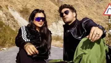Awez Darbar Reacts To 'BB19' Winner, Gaurav Khanna And Akanksha Chamola's Divorce, 'Thoda Embarrass'