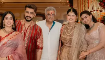Anshula Kapoor's Mehendi Ceremony, Step Sister Janhvi Steals The Limelight In A Golden Hued Attire