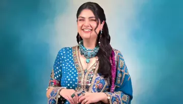 Anshula Kapoor Honours Her In-Laws By Wearing A Teal Blue Patola-Inspired Bridal Lehenga For Mehendi