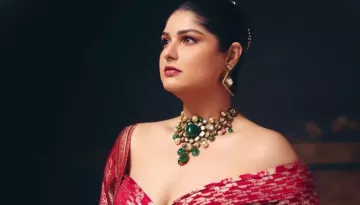 Anshula Kapoor Proudly Introduces Herself As A Married Woman, Flaunts Her Banarasi Sari At Reception