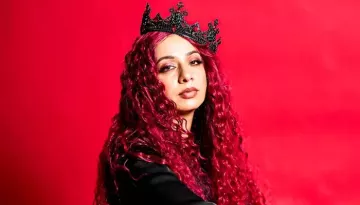 'Shararat' Singer, Jasmine Sandlas Confirms Her Engagement, Introduces Her Fiance During Her Concert