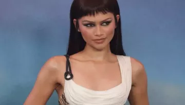 Zendaya's Best 'Spider Man: Brand New Day' Tour Outfits From USD 35 EBay T-Shirt To Couture Fits
