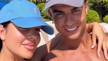 Cristiano Ronaldo's Fiancee Georgina Blasts Body-Shamers In Bikini Selfie, 'I'm Mother Of Six..'