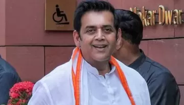 Ravi Kishan Is Not 'A Small Town Boy', Cyrus Broacha Reveals 'He Is Bandra Boy, Very Urbane..'