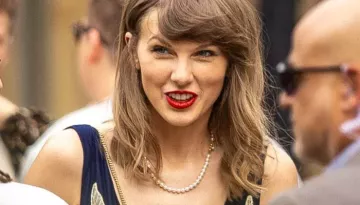 Taylor Swift Debuts 'Post-Bride Chop' At Laura Sisk-Oli Jacobs' Wedding, Fans Say, 'Back To 1989..'