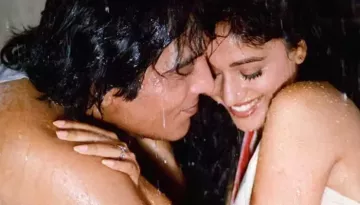 41-Year-Old Vinod Khanna Took A Pay Cut For An Intimate Kissing Scene With 21-Year-Old Madhuri Dixit