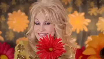 Dolly Parton's Team Scrambled To Get Her Loved Ones To Her Side When Her Health Declined For Worse