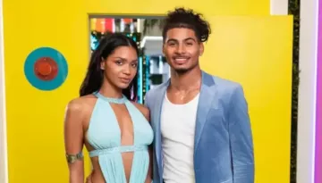Love Island Reunion, Sincere Reacts To Family's Controversial Remark About Host, Is He With Melanie?