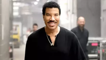 Lionel Richie Was 'Struggling' Towards The End Of St. Louis Concert, He Was Hospitalized Soon After