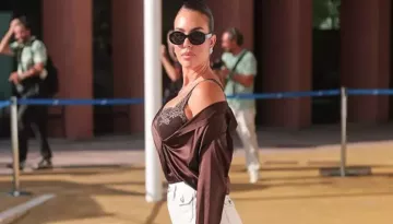 Cristiano Ronaldo's New Bride, Georgina Rodriguez Flaunts Classy USD 117.79 Bra With Stain Shirt