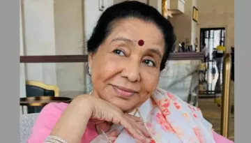 Asha Bhosle's 93rd Birthday: She Once Showed Up At A Concert Covered In Bruises And Sang For Hours