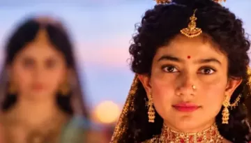 Ramayana, Fans Notice Editors Blurred Out Background Actress To Focus More On Sai Pallavi As 'Sita'
