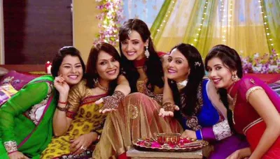  Planning Guide: Everything You Should Know About Clubbing Your Mehendi And Sangeet Ceremonies   