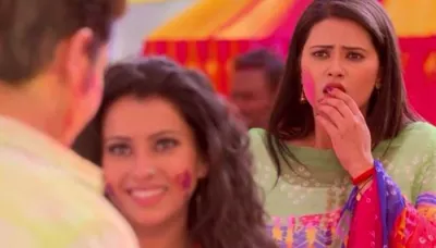  21 Signs Which Prove That You Are In A Relationship With An Insecure Person   