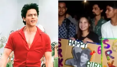  Shah Rukh Khan's Fans Defy Police, Mob Outside Mannat For His 60th Birthday, Bring Gifts From Peru   