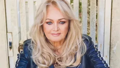  Bonnie Tyler's Husband, Robert Cheated Her With 42 Years Younger Fan, Had Weekly Sex Behind Her Back   