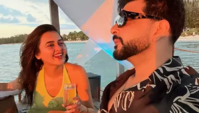  Karan Kundrra Proposes To Gf, Tejasswi Prakash Underwater In Mauritius Amid Slapping Controversy   