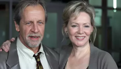  Jean Smart And Richard Gilliland's Love Story, Crossword Puzzle Flirt And The Rose Garden Wedding   