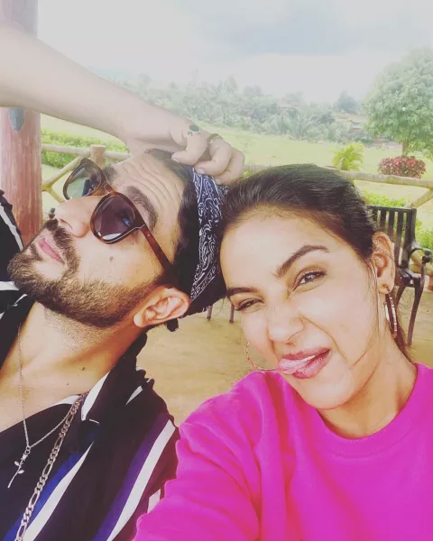 Aly Goni Shares A Happy Picture With His Girlfriend Jasmin Bhasin Talks About Winning Respect