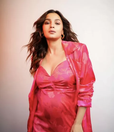Mum-To-Be, Alia Bhatt Puts Pregnancy Style Back On The Map With Nidhi ...