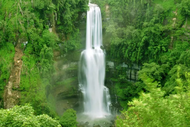 6 Spectacular Waterfalls In India That You Must Visit At Least Once ...
