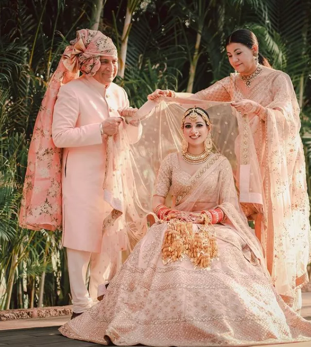 Sabyasachi Bride Stuns In A Blush PinkColoured Lehenga, Styles It With