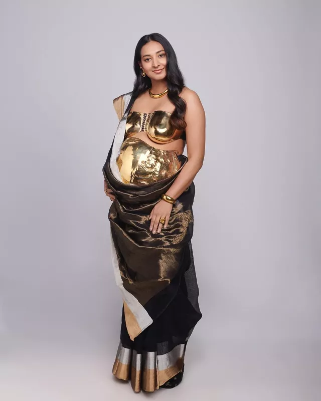 Pregnant Jewellery Designer, Suhani Flaunted Baby Bump In 24K Real Gold