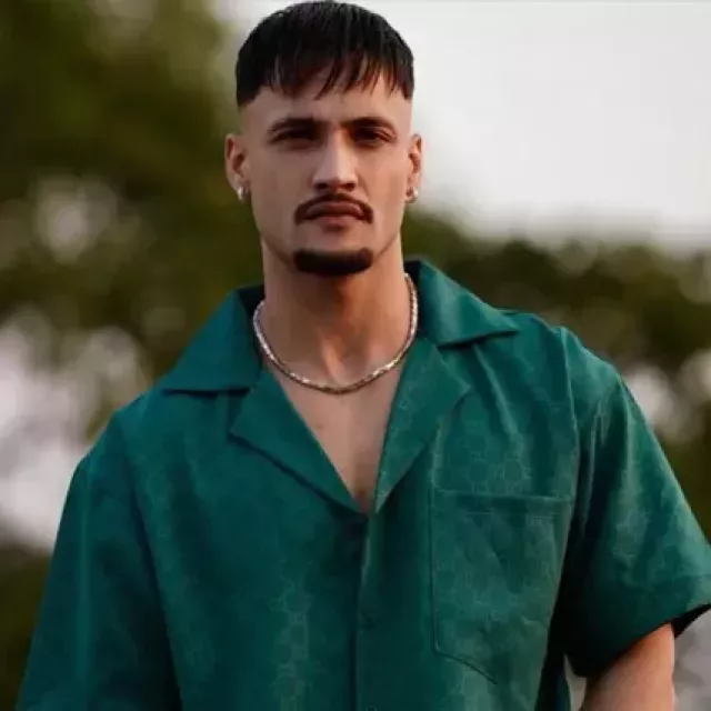 Asim Riaz performing live