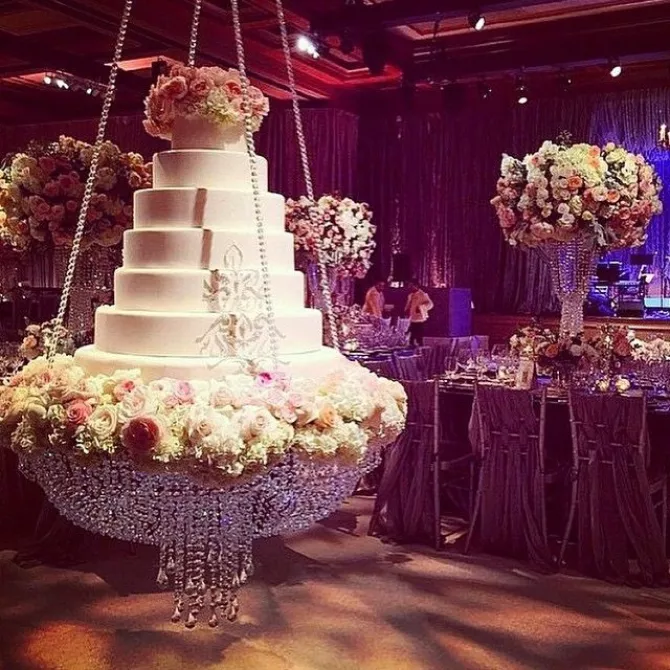 5 Best Chandelier And Suspended Cake Designs For Your Reception Party
