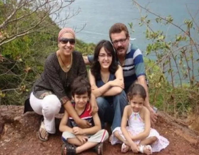 Smriti with kids and husband