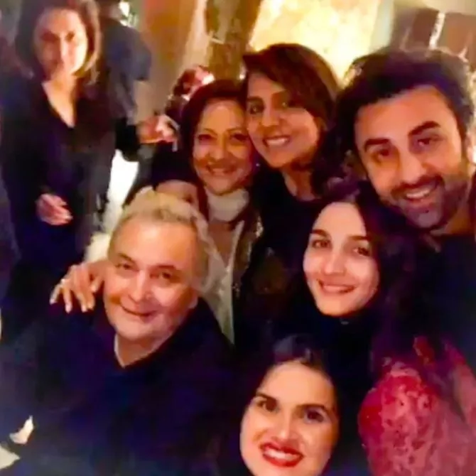 Alia Bhatt Pics With Ranbir Kapoor Rishi Kapoor And Neetu Kapoor