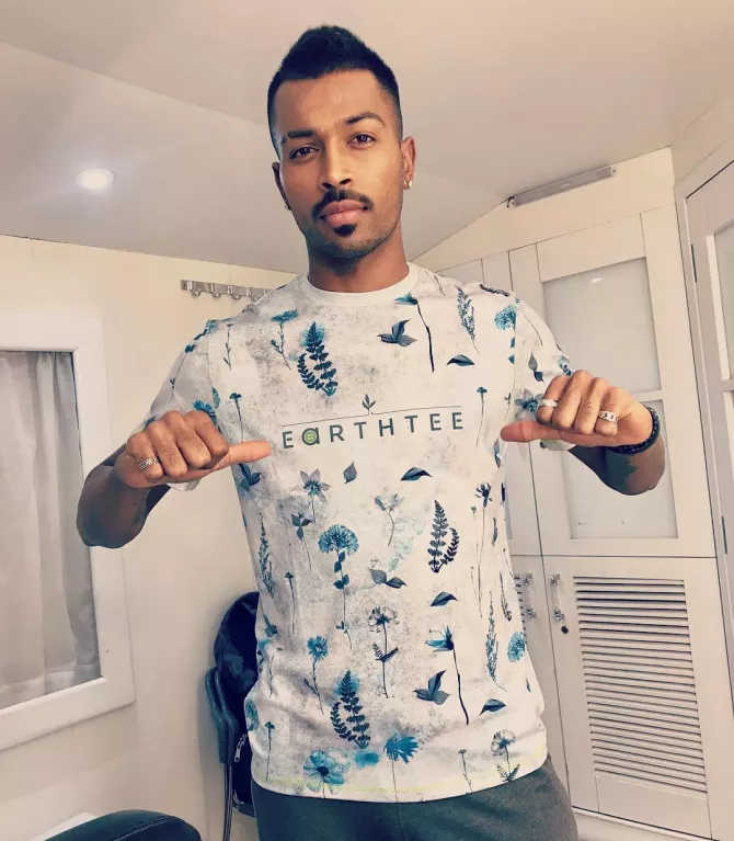 Esha Gupta Is Dating Cricketer Hardik Pandya