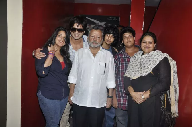 Shahid Kapoor with his siblings