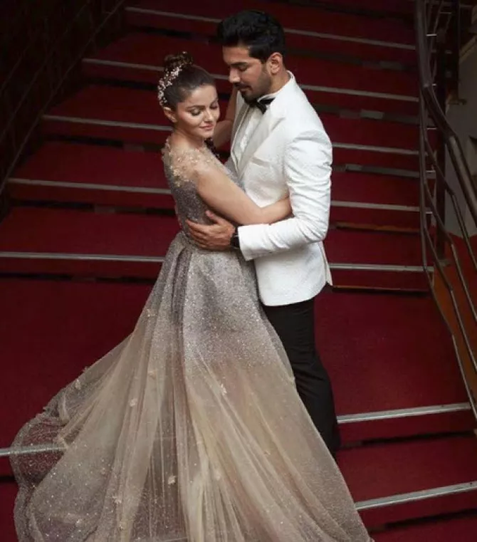 Rubina dilaik and Abhinav Shukla kiss
