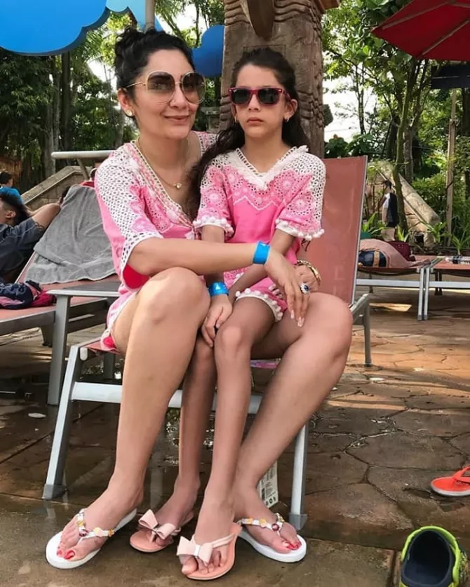 Sanjay Dutt Is On A Vacation With Family, Maanayata Dutt Twins With Her ...