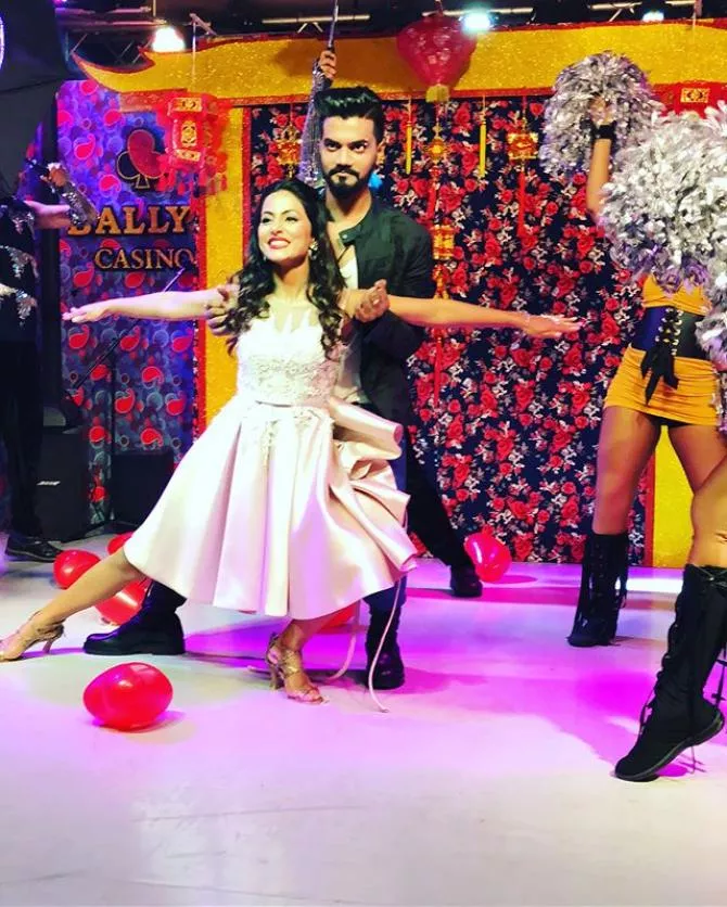 Hina Khan And Rocky Jaiswal Pics From Their London Trip