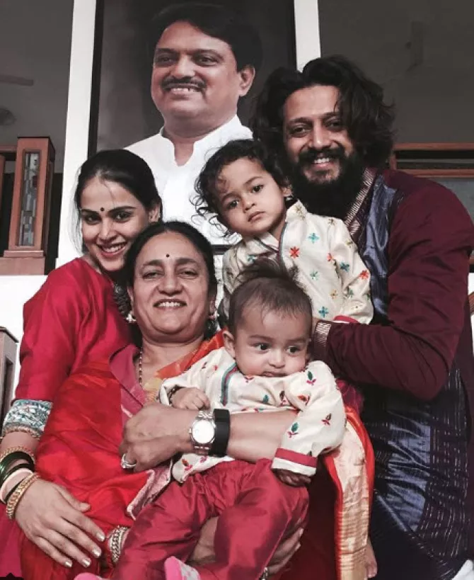 Riteish Deshmukh surprised genelia with a self made cake