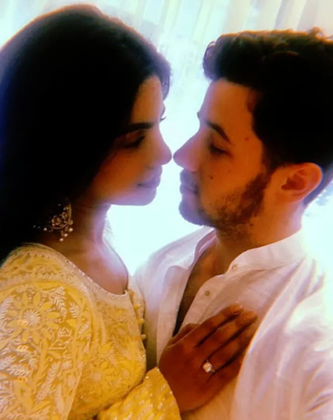 Priyanka Chopra – Nick Jonas wedding: Inside details of the gorgeous wedding  cake and the Sabyasachi lehenga : Bollywood News - Bollywood Hungama