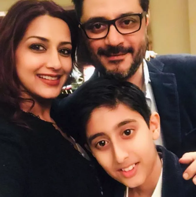 Sonali bendre shares her new look as she is fighting cancer looks even more beautiful