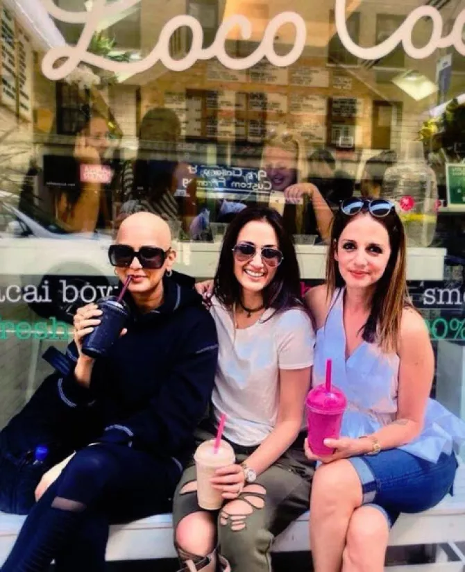 Sonali bendre shares her new look as she is fighting cancer looks even more beautiful